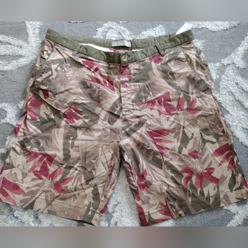 Zara Men Red and Green Print Shorts